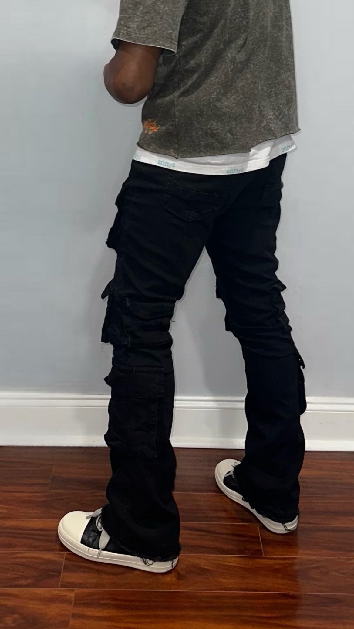 Men’s triple cargo pocket skinny Black stacked jeans